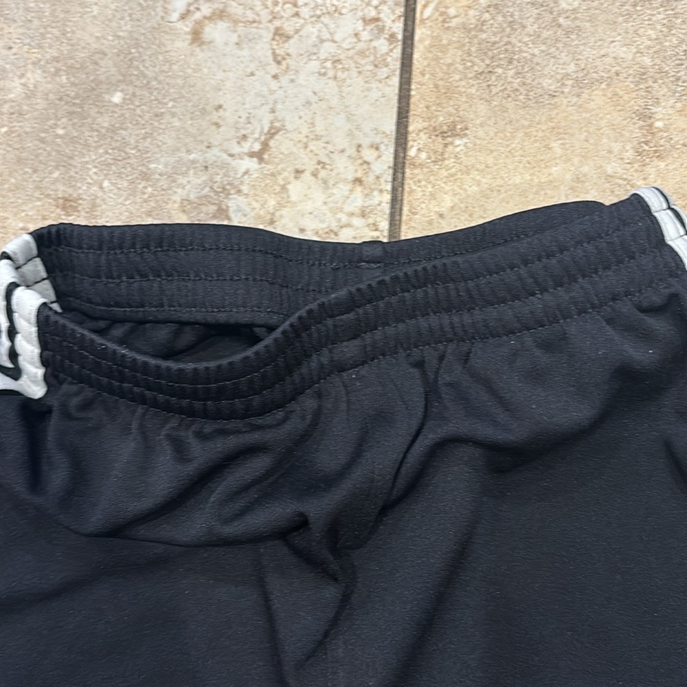 Adidas Shorts Boys size 6 - Picture 4 of 6